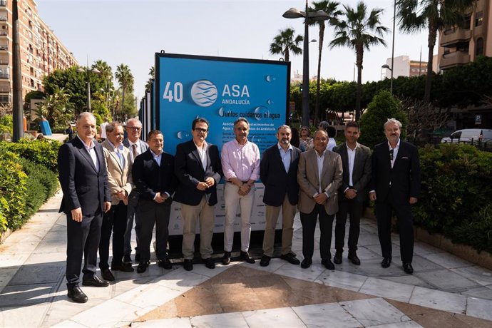 Visita a la muestra por el 40º aniversario de ASA en Almería.