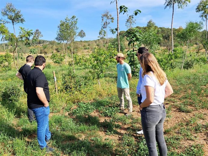 Visita de los representantes de la Fundación Bit a las instalaciones de TerraViva Ibiza.