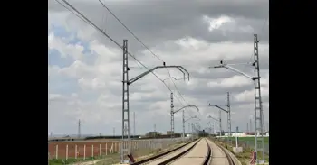 Aviso a conductores y peatones por la electrificación de la catenaria del tranvía de Alcalá (Sevilla)