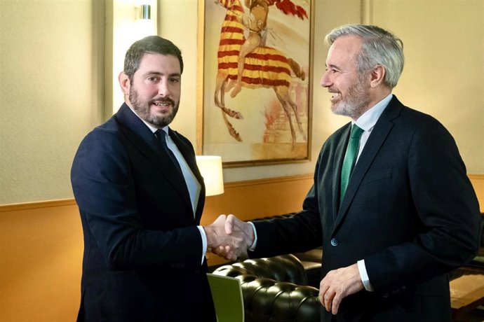 Archivo - El presidente del Gobierno de Aragón, Jorge Azcón, y el portavoz de Vox en Aragón, Alejandro Nolasco.