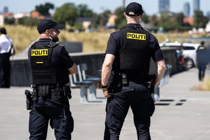 Archivo - Imagen de archivo de agentes de la Policía de Suecia.