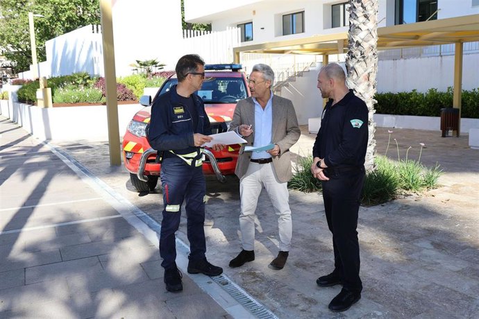 El concejal de Marbella José Eduardo Díaz informa sobre aprobación de los planes de actuación local ante riesgo sísmico y maremotos.