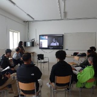 Visita de l'escriptora Fàtima Saheb al centre penitenciari