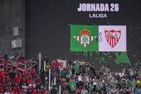 Antiviolencia propone 30.000 euros de multa para el Betis por pancartas prohibidas y botes de humo en el derbi