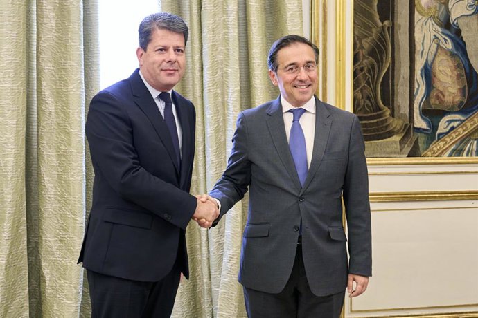 El ministro de Asuntos Exteriores, Unión Europea y Cooperación, José Manuel Albares, se reúne con el ministro principal de Gibraltar, Fabian Picardo, en el Palacio de Viana