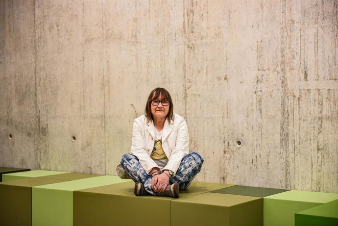 La escritora Ali Smith durante una rueda de prensa, a 22 de abril de 2026, en Barcelona, Catalunya (España). La escritora será mañana jueves 23 de abril, la pregonera de la fiesta de Sant Jordi en Barcelona.
