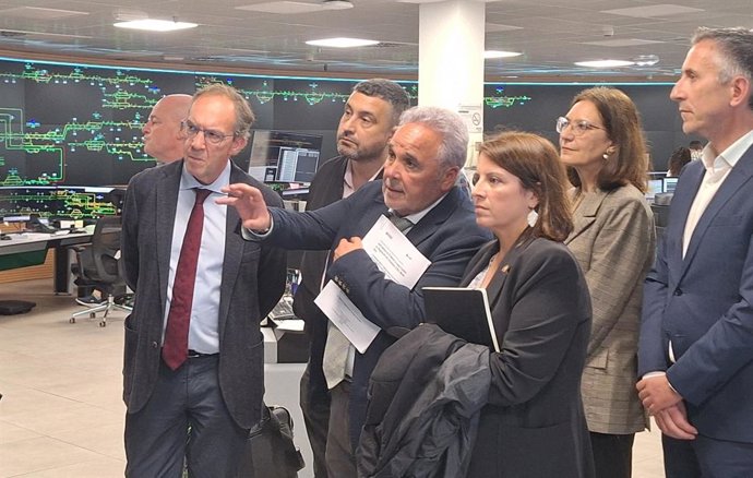 La delegada del Gobierno, Adriana Lastra, visita el Centro de Regulación de El Berrón.