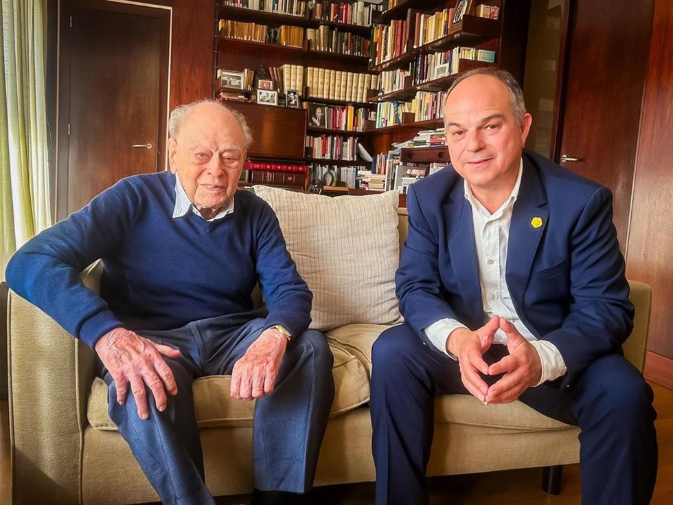 El expresidente de la Generalitat Jordi Pujol junto al secretario general de Junts, Jordi Turull