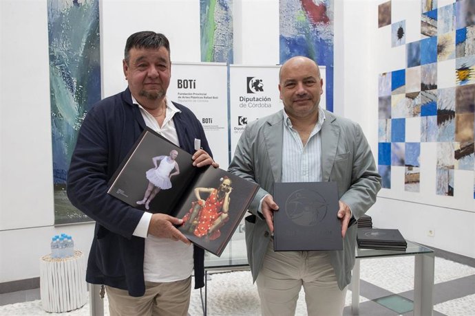 Presentación Del Libro 'Cuarenta Años De Escultura', De José Manuel Belmonte, Acompañado Del Responsable De Cultura De La Institución Provincial, Gabriel Duque, En El Centro Botí.