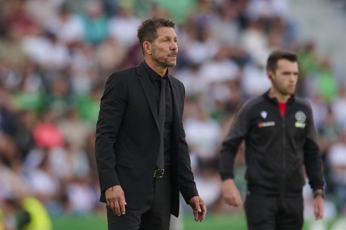 Diego Pablo Simeone of Atletico de Madrid reacts during the Spanish League, LaLiga EA Sports, football match played between Elche CF and Atletico de Madrid at Estadio Manuel Martinez Valero on April 22, 2026 in Elche, Alicante, Spain.