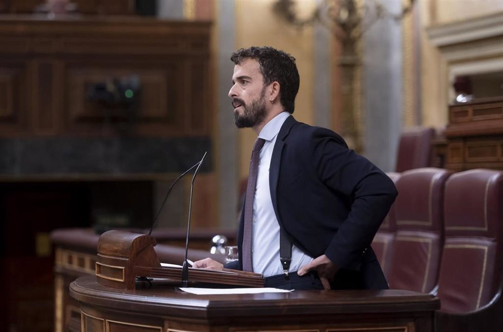 Archivo - El portavoz nacional de Vivienda de Vox, Carlos Hernández Quero, durante una sesión plenaria en el Congreso de los Diputados.