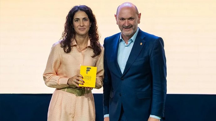 Rafael Louzán clausura la gala de los Premios Somos Fanes: "El fútbol hace feliz a la gente"