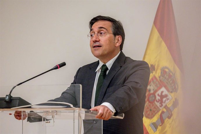 El ministro de Asuntos Exteriores, Unión Europea y Cooperación, José Manuel Albares, en la inauguración de la exposición 'Tiempo Juntos. 20 años de Casa Árabe y de amistad entre España y el mundo árabe', a 15 de abril de 2026, en Madrid (España). 