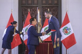 Amadeo Flores Carcagno jura como nuevo ministro de Defensa.