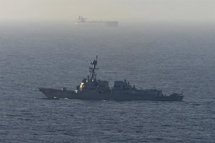 Buque de guerra estadounidense desplegado para el bloqueo de puertos iraníes ordenado por la Administración de Donald Trump