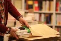 Más Madrid propone un bono de 150 euros para fomentar la lectura entre jóvenes y salvar librerías de barrio y proximidad