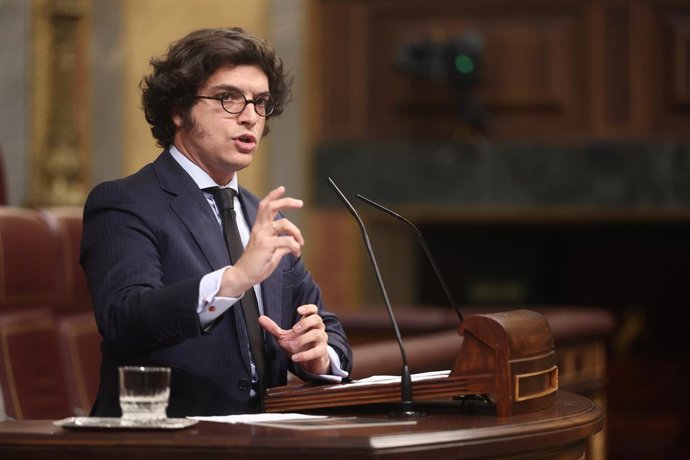 O deputado do VOX José María Figaredo intervém durante uma sessão plenária no Congresso dos Deputados, em 26 de março de 2026, em Madri (Espanha). O Congresso realiza hoje uma sessão plenária extraordinária para debater a ratificação do decreto-lei com me