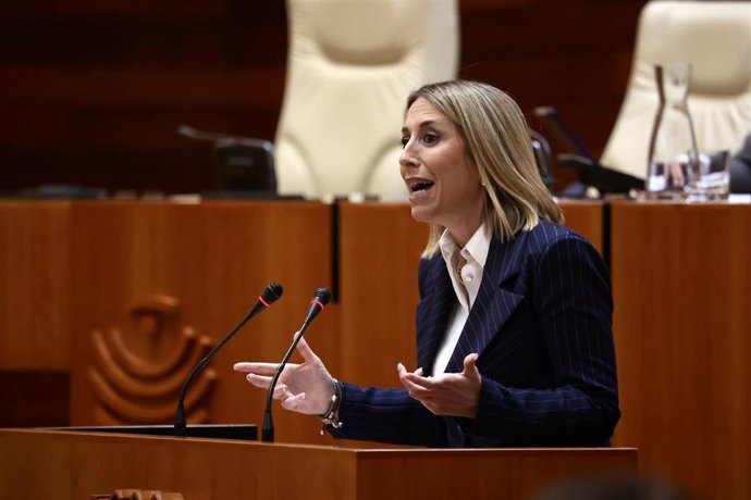 La presidenta de la Junta de Extremadura, María Guardiola, durante su debate de investidura en la Asamblea