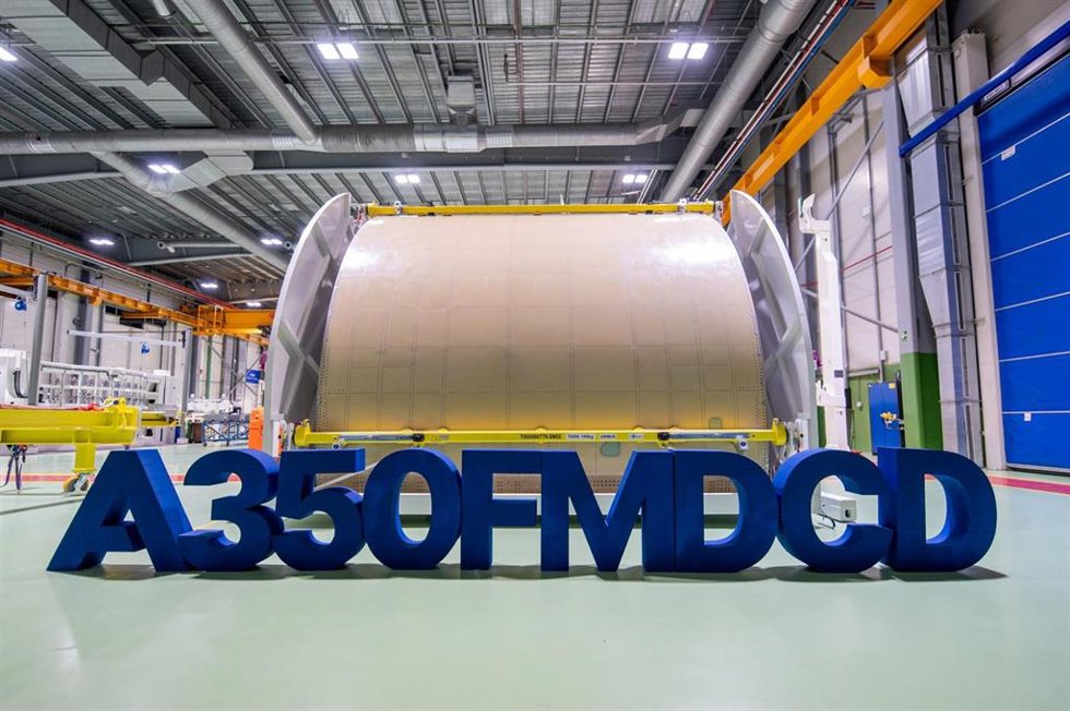 Airbus completa la primera puerta de carga de la cubierta principal del A350 en Illescas (Toledo).
