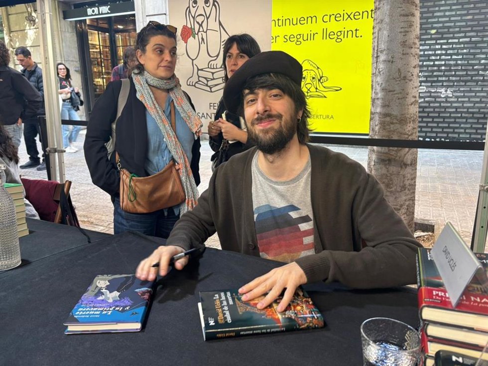El escritor David Uclés en la Diada de Sant Jordi
