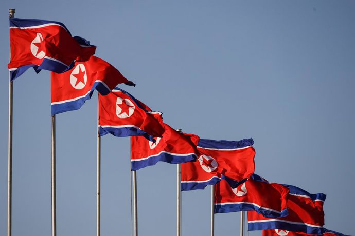 Imagen de archivo de banderas de Corea del Norte.