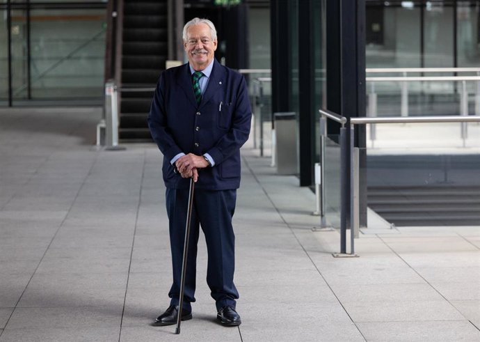 El escritor y académico mexicano Gonzalo Celorio, Premio Cervantes 2025, mantiene un encuentro con los medios de comunicación en el Museo Nacional Centro de Arte Reina Sofía, a 20 de abril de 2026, en Madrid (España). El galardonado ha sido presentado a l