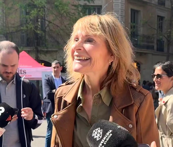 La viceprimera secretaria del PSC y portavoz del partido, Lluïsa Moret, durante la Diada de Sant Jordi