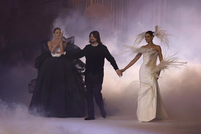 El diseñador francés Stéphane Rolland en la Barcelona Bridal Fashion Week 2026