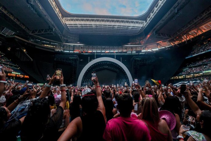 Archivo - Ambiente previo al concierto de Karol G en el Santiago Bernabéu, a 20 de julio de 2024, en Madrid (España).