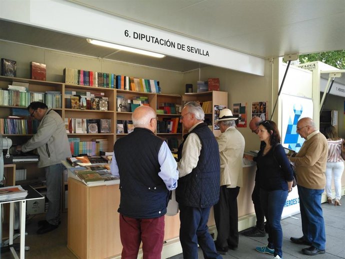 Stand de la Diputación de Sevilla en la Feria del Libro