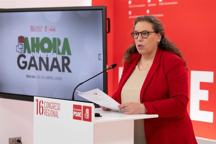 La coordinadora del Comité Organizador del 16º Congreso Regional Extraordinario del PSOE de Extremadura, Carmen Yáñez, presenta el congreso del partido