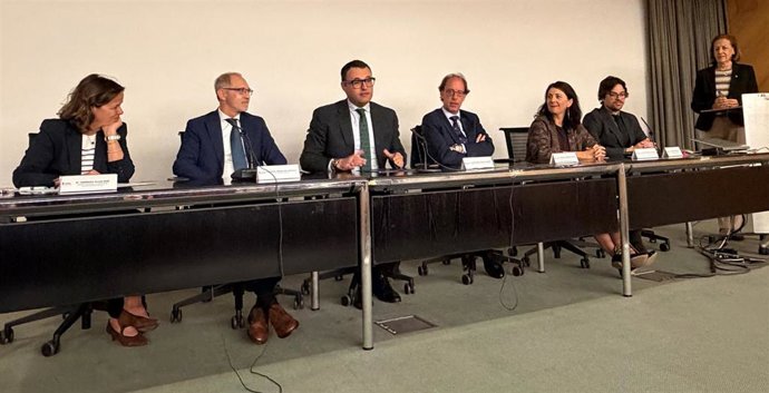 El consejero de Hacienda, Justicia y Asuntos Europeos de Aasturias, Guillermo Peláez, en la primera jornada del encuentro de directores de los institutos de medicina legal de España, que se celebra en Oviedo.