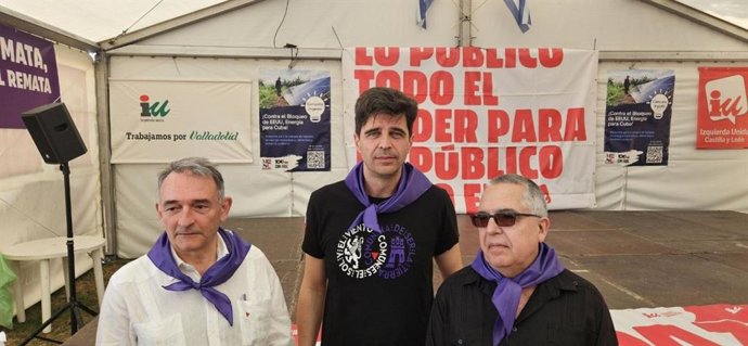 El portavoz parlamentario de IU Enrique Santiago junto al coordinador general de IU CyL, Juan Gascón