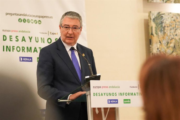 Archivo - El presidente de la Diputación de Málaga, Francisco Salado, en una imagen de archivo.