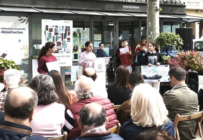 Rafael Azcona, en su año, y el centenario del Vuelo Madrid-Manila protagonizan el Día del Libro en Logroño