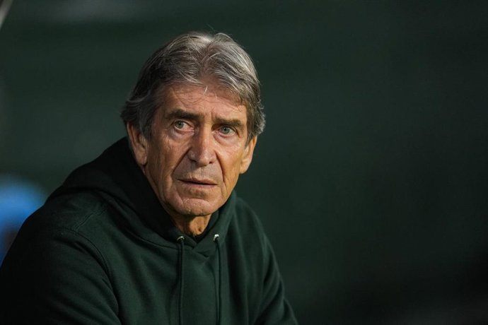 Archivo - Manuel Pellegrini durante un partido del Real Betis