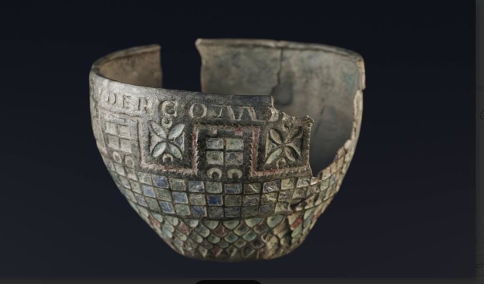 Una copa romana hallada en Soria revela un 'souvenir' del siglo II procedente del Muro de Adriano .