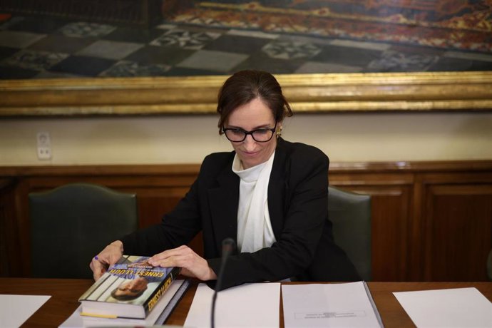 La ministra de Sanidad, Mónica García, durante una comparecencia ante la Comisión de Sanidad en el Senado, a 23 de abril de 2026, en Madrid (España). 