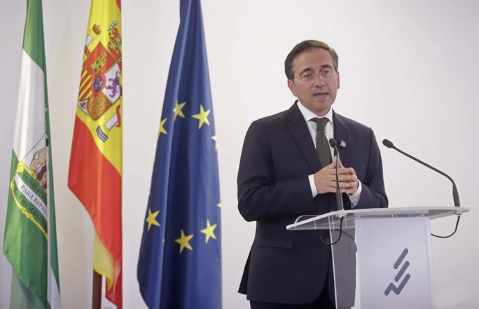 El  Ministro de Asuntos Exteriores, Unión Europea y Cooperación, José Manuel Albares, en una comparecencia a los medios durante una visita al Campo de Gibraltar para explicar el tratado con Reino Unido sobre el Peñón.