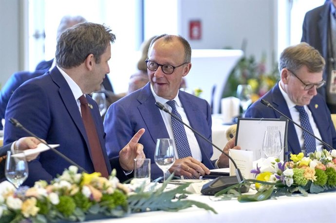 20 de abril de 2026, Hanôver, Baixa Saxônia, Alemanha: Lars Klingbeil, Friedrich Merz e Johann Wadephul nas 3.ªs Consultas Governamentais Alemã-Brasileiras, seguidas de uma declaração à imprensa no Palácio de Herrenhausen. Hanôver, 20/04/2026