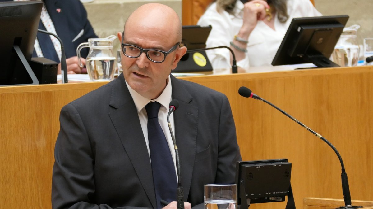 Visairas (PP) a Vox:  Ustedes y yo conocemos personas que abusan del Estado de Bienestar, tienen 8 apellidos españoles 