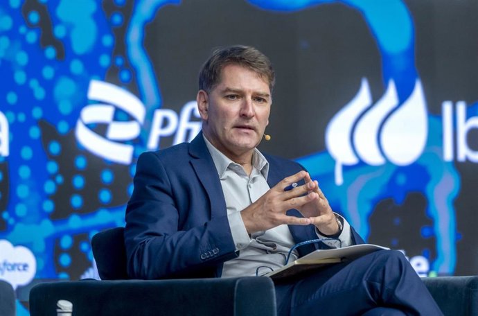 Archivo - El secretario de Estado y director de la Oficina de Asuntos Económicos y G20, Manuel de la Rocha, interviene durante la 3ª edición de ‘Global Trends’, en el Auditorio El Beatriz, a 12 de junio de 2025, en Madrid (España). 