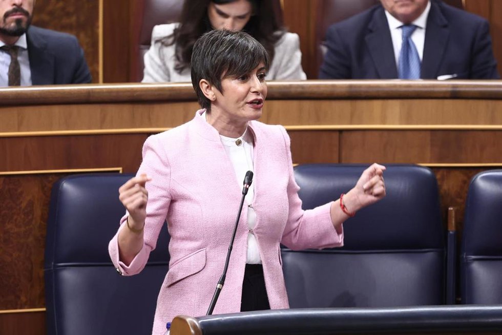La ministra de Vivienda, Isabel Rodríguez, durante un pleno en el Congreso de los Diputados, a 15 de abril de 2026, en Madrid (España). 