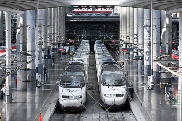 Trenes AVE en la estación Madrid-Puerta de Atocha-Almudena Grandes