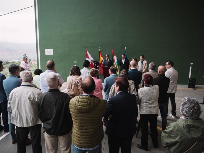 La nueva cubierta del frontón de Préjano permitirá la práctica deportiva y celebración de actividades todo el año