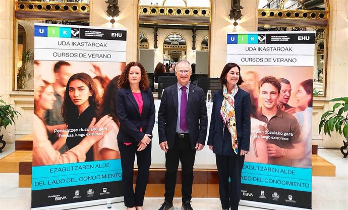 Laura Poderoso, Joxerramon Bengoetxea e Idoia Otaegui