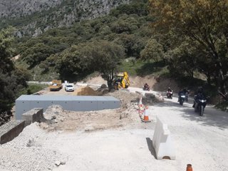 Carretera A-372, que conecta los municipios de Benamahoma y Grazalema en la Sierra de Cádiz, abierta al tráfico