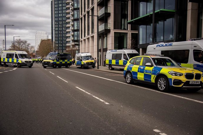 Archivo - Imagen de archivo de vehículos de la Policía británica.