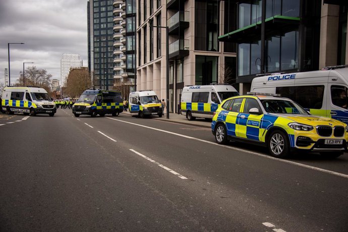 Archivo - Imagen de archivo de vehículos de la Policía británica.