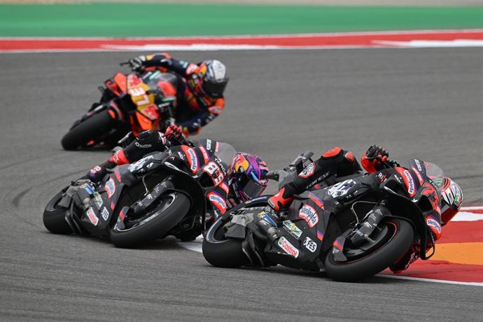 Marco Bezzecchi (Aprilia Racing) y Jorge Martín (Aprilia Racing) durante el Gran Premio de Estados Unidos de MotoGP 2026 en el Circuito de las Américas (Austin)